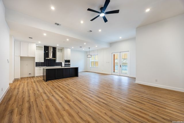 8227 OLD AUSTIN RD, Selma, TX 78154