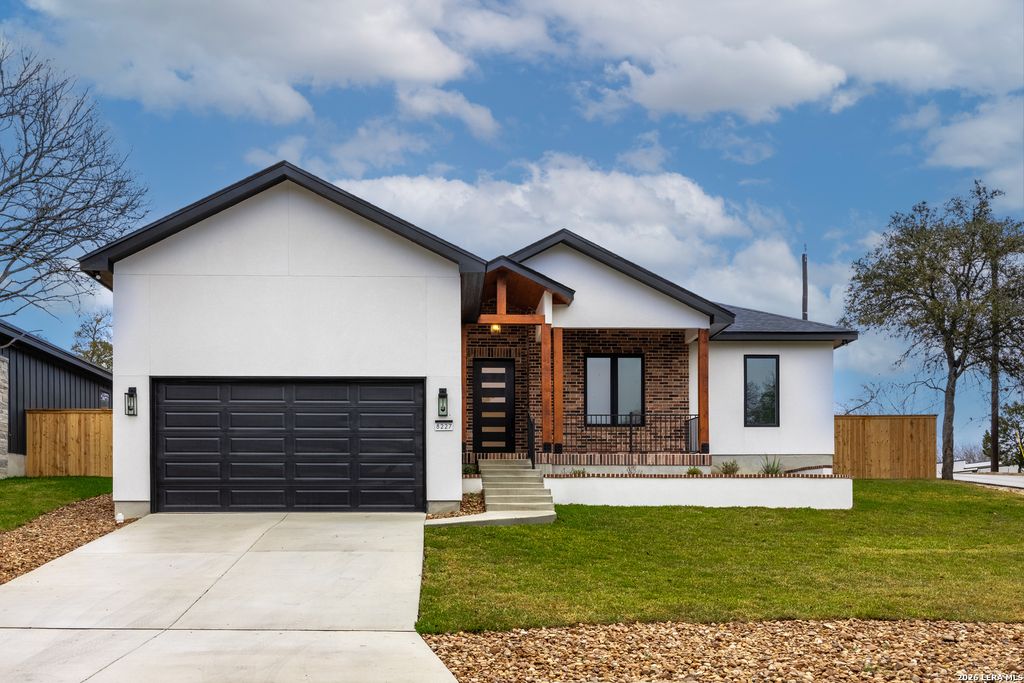 8227 OLD AUSTIN RD, Selma, TX 78154