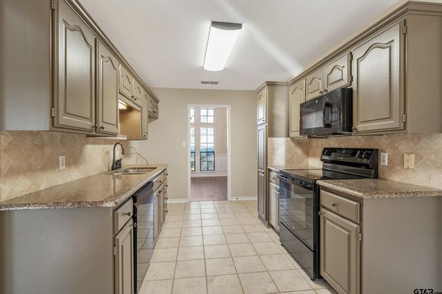 214 Stoneridge, Chandler, TX 75758