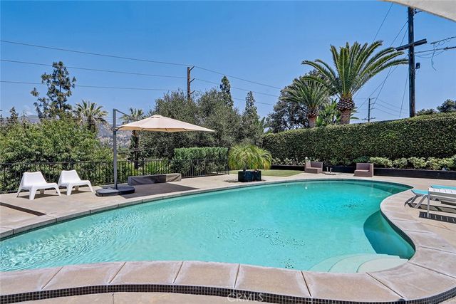 832 N Oceanbluff Avenue, San Dimas, CA 91773