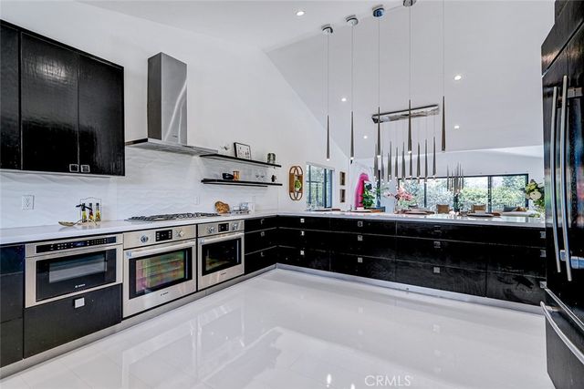 832 N Oceanbluff Avenue, San Dimas, CA 91773