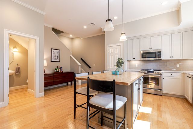 54 Pleasant St Unit 7, Concord, NH 03301