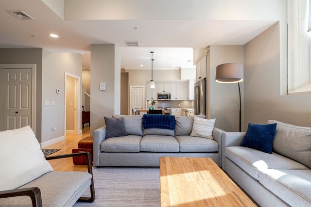 54 Pleasant St Unit 7, Concord, NH 03301