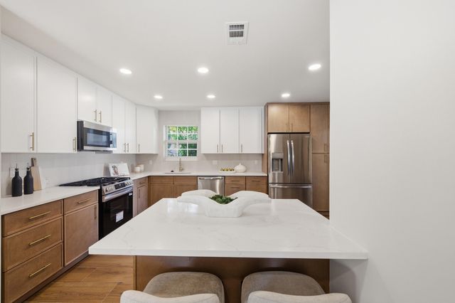 5611 NE 16th Avenue, Fort Lauderdale, FL 33334