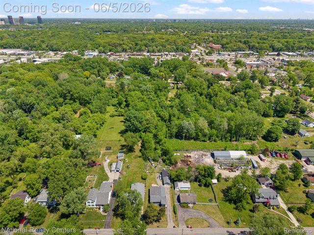 23284 Almira Street, Southfield, MI 48033