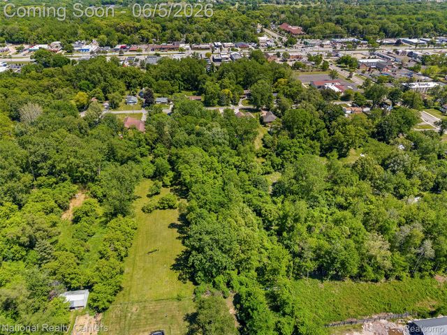 23284 Almira Street, Southfield, MI 48033