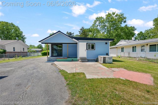 23284 Almira Street, Southfield, MI 48033