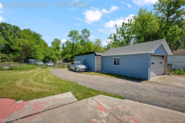 23284 Almira Street, Southfield, MI 48033
