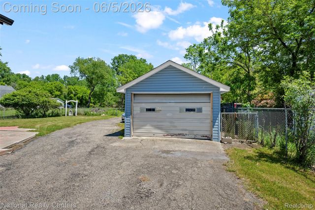 23284 Almira Street, Southfield, MI 48033