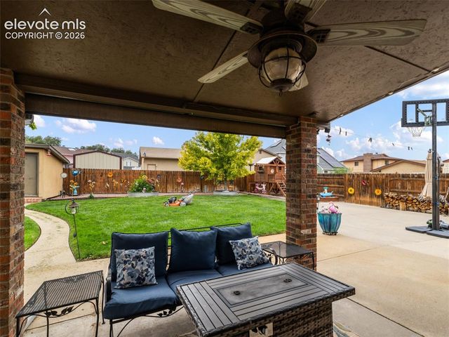 5 Chickadee Way, Pueblo, CO 81005