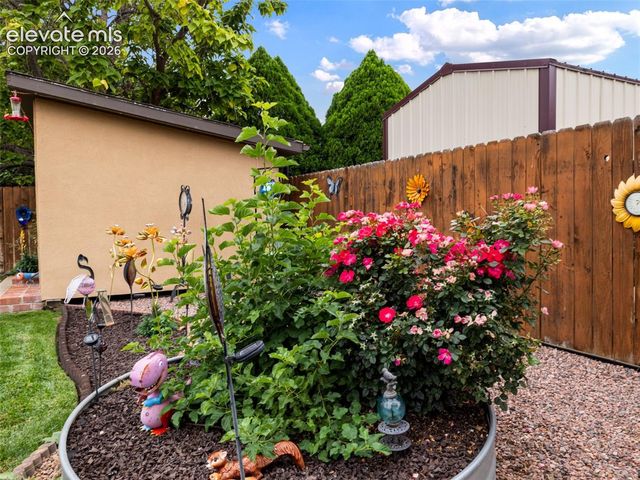 5 Chickadee Way, Pueblo, CO 81005