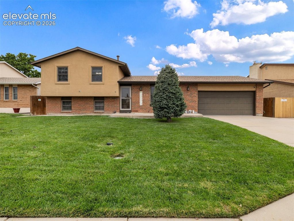 5 Chickadee Way, Pueblo, CO 81005