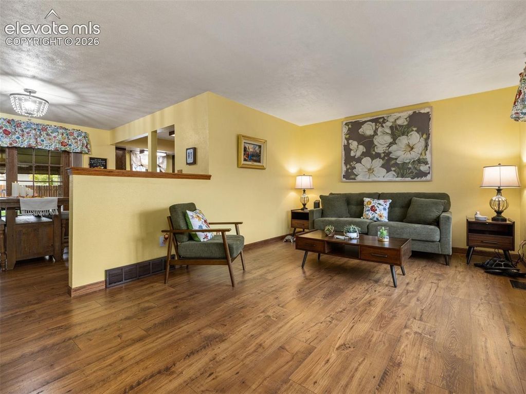 5 Chickadee Way, Pueblo, CO 81005 — photo 2