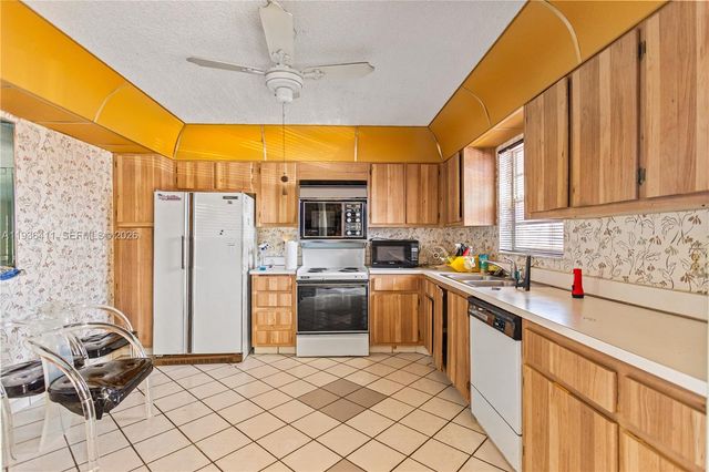 271 S Hollybrook Drive 51106, Pembroke Pines, FL 33025