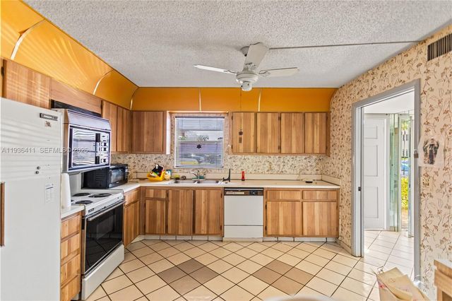 271 S Hollybrook Drive 51106, Pembroke Pines, FL 33025