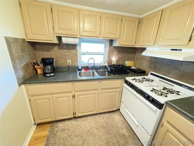 430378 1152 Road, Porum, OK 74455