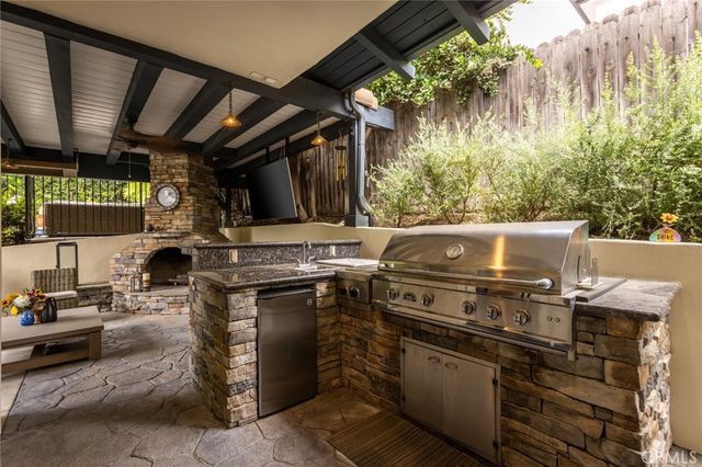 1935 Lyans Drive, La Canada Flintridge, CA 91011