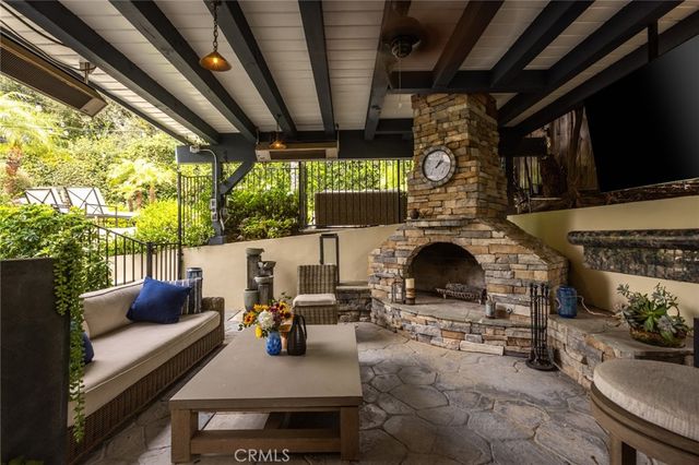 1935 Lyans Drive, La Canada Flintridge, CA 91011