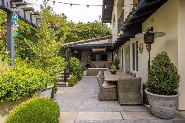 1935 Lyans Drive, La Canada Flintridge, CA 91011