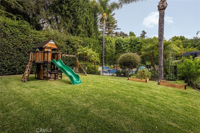1935 Lyans Drive, La Canada Flintridge, CA 91011