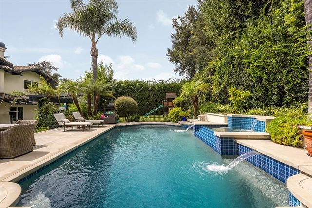 1935 Lyans Drive, La Canada Flintridge, CA 91011