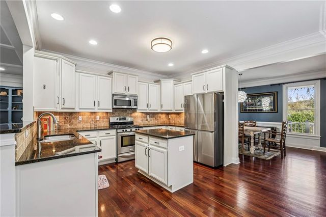 2588 Defoors Ferry NW Road, Atlanta, GA 30318