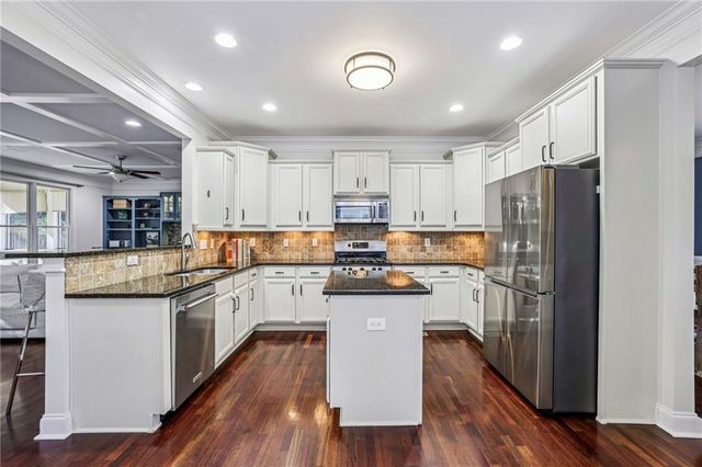 2588 Defoors Ferry NW Road, Atlanta, GA 30318