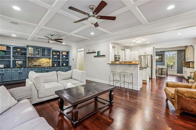 2588 Defoors Ferry NW Road, Atlanta, GA 30318