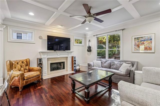 2588 Defoors Ferry NW Road, Atlanta, GA 30318