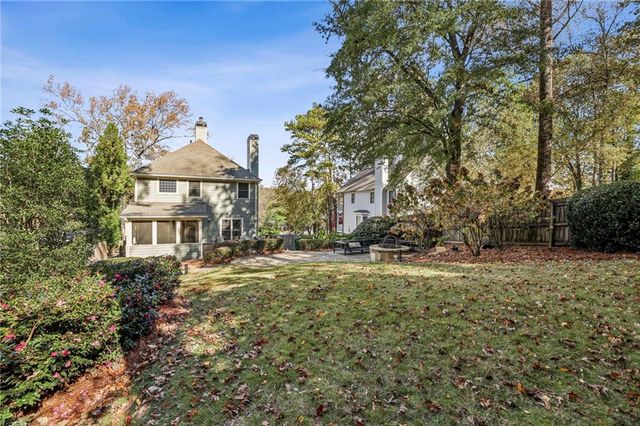 2588 Defoors Ferry NW Road, Atlanta, GA 30318