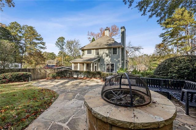 2588 Defoors Ferry NW Road, Atlanta, GA 30318