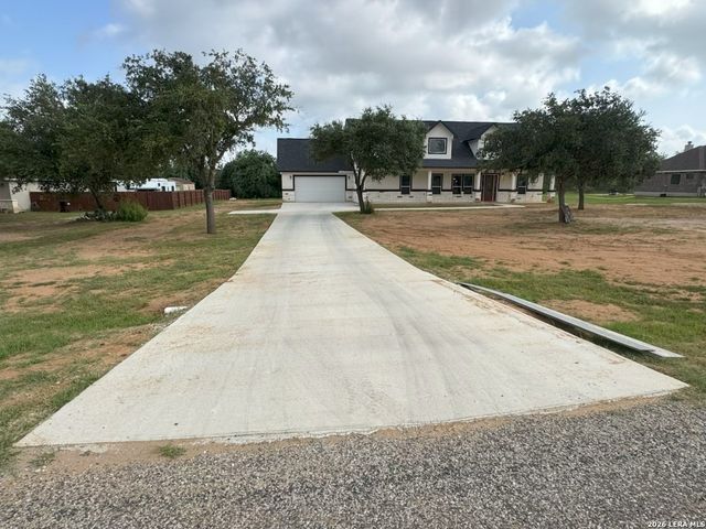 117 W SHORT MEADOW DR, Lytle, TX 78052