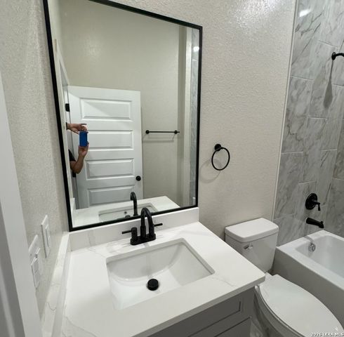 117 W SHORT MEADOW DR, Lytle, TX 78052
