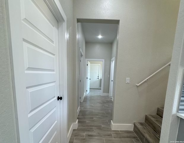 117 W SHORT MEADOW DR, Lytle, TX 78052