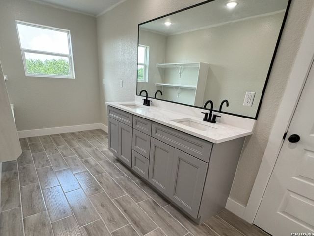 117 W SHORT MEADOW DR, Lytle, TX 78052