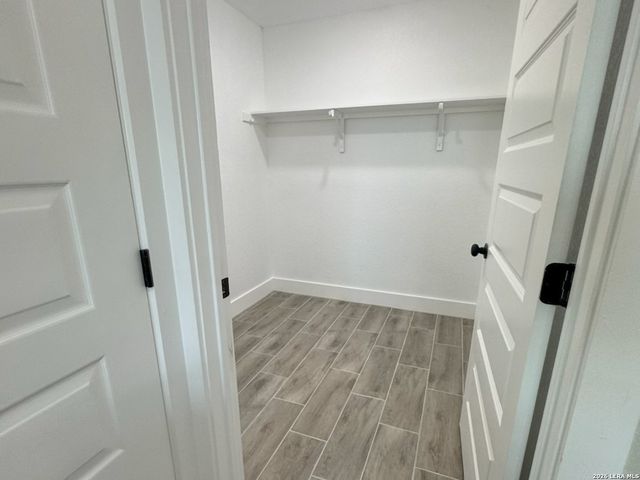117 W SHORT MEADOW DR, Lytle, TX 78052