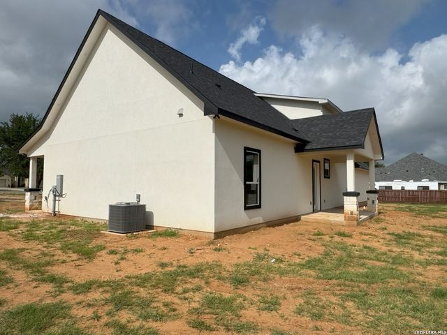 117 W SHORT MEADOW DR, Lytle, TX 78052