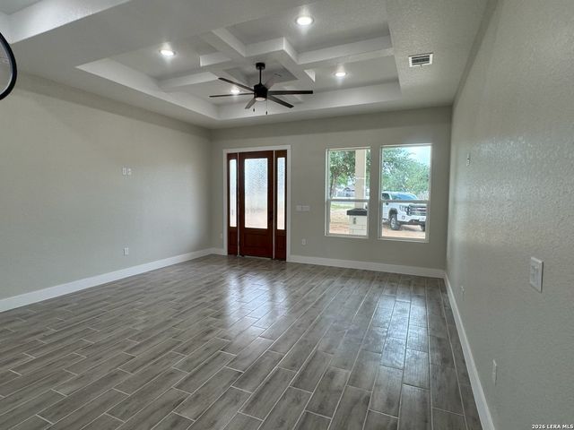 117 W SHORT MEADOW DR, Lytle, TX 78052