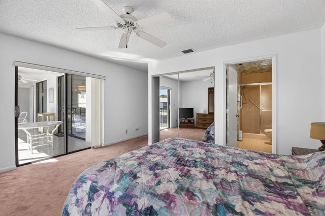 10279 N Circle Lake Drive 202, Boynton Beach, FL 33437