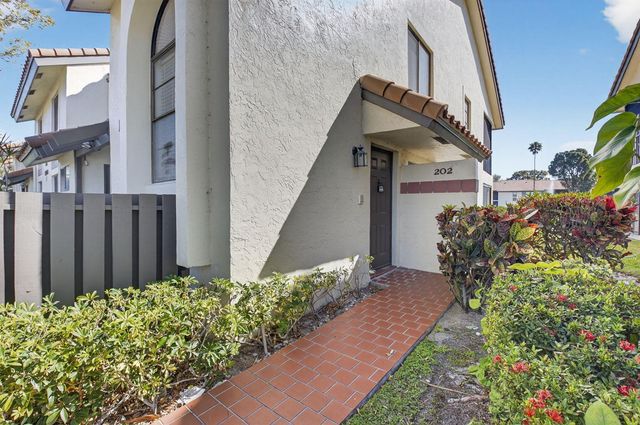 10279 N Circle Lake Drive 202, Boynton Beach, FL 33437