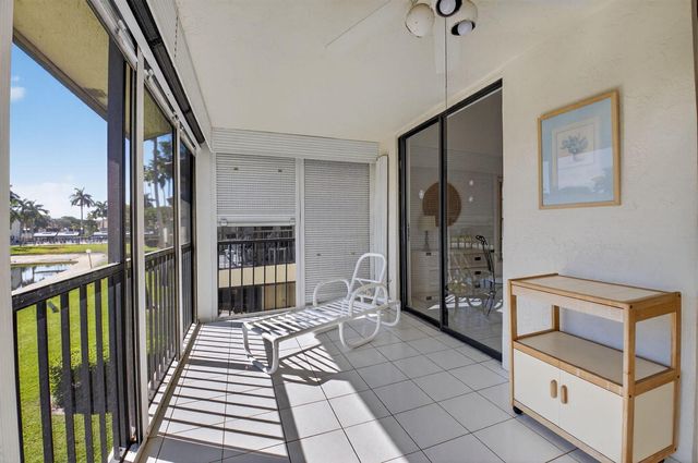 10279 N Circle Lake Drive 202, Boynton Beach, FL 33437