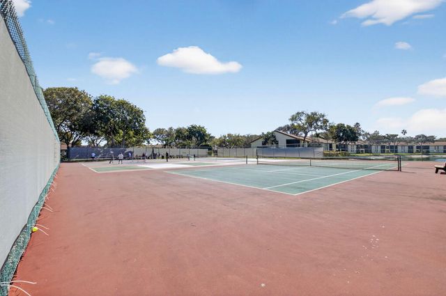 10279 N Circle Lake Drive 202, Boynton Beach, FL 33437