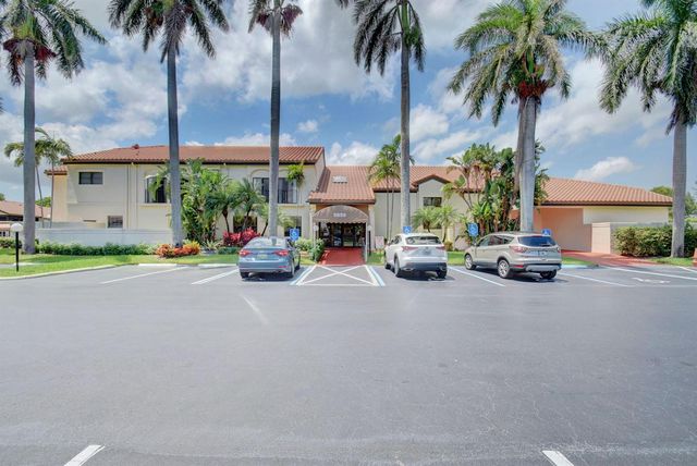 10279 N Circle Lake Drive 202, Boynton Beach, FL 33437
