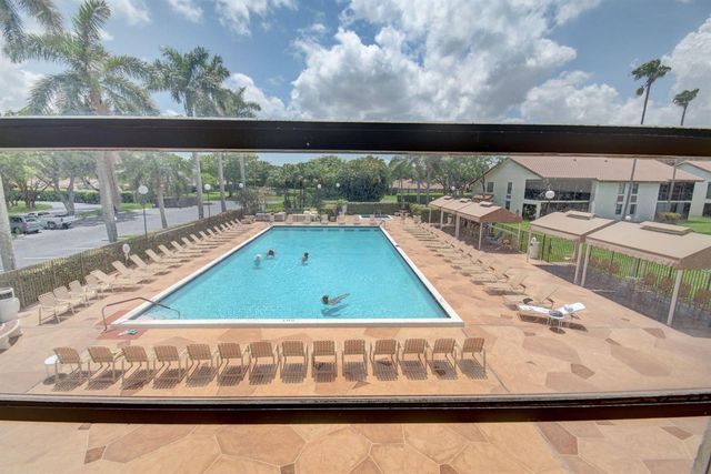 10279 N Circle Lake Drive 202, Boynton Beach, FL 33437