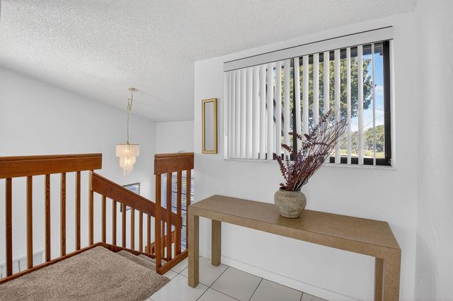 10279 N Circle Lake Drive 202, Boynton Beach, FL 33437