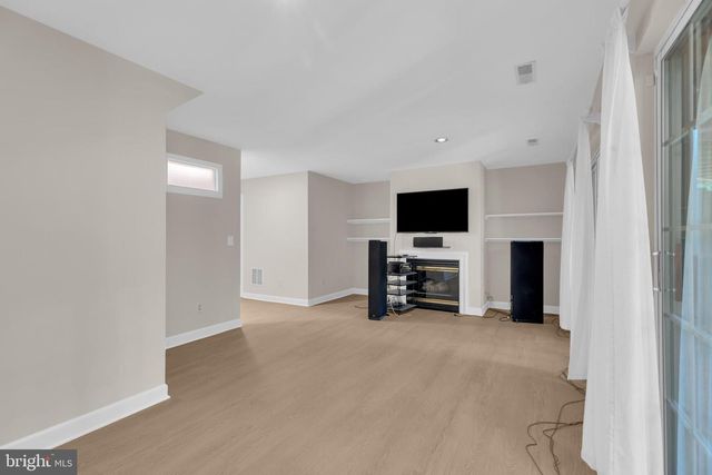 9902 MICHAEL SCHAR CT, Vienna, VA 22181