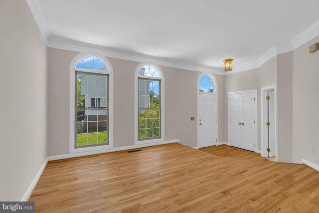9902 MICHAEL SCHAR CT, Vienna, VA 22181