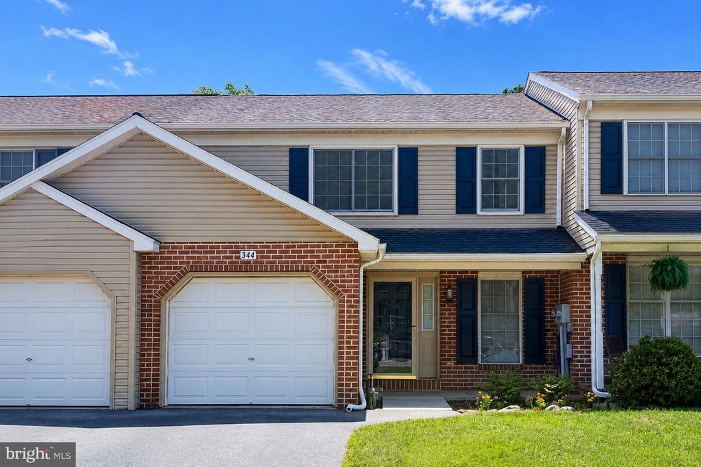 344 CROSSWINDS DR, Lititz, PA 17543
