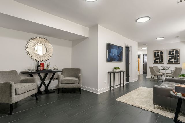 6450 S Greenwood Avenue, Chicago, IL 60637
