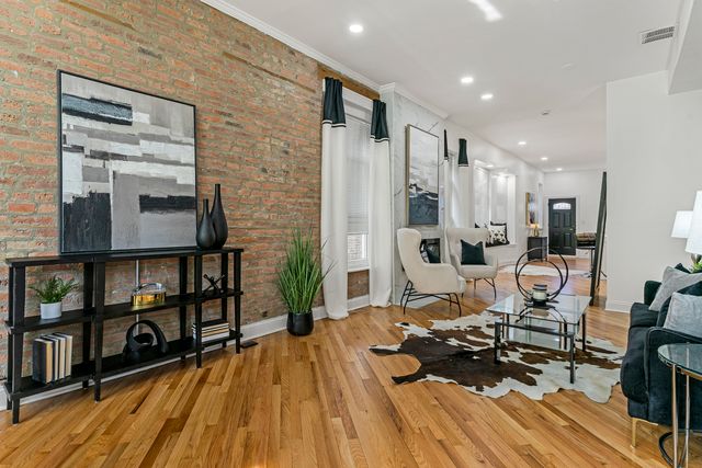 6450 S Greenwood Avenue, Chicago, IL 60637